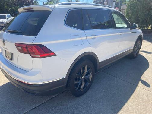 Pure White 2024 Volkswagen Tiguan 2.0T SE