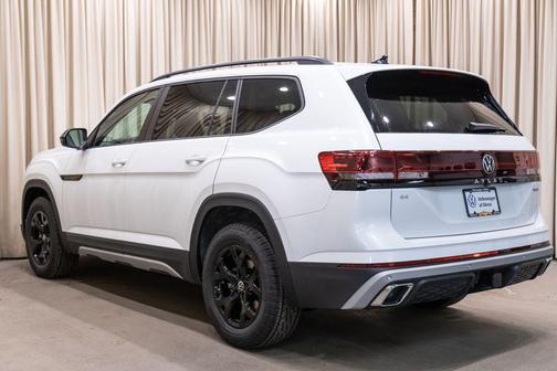 White Pearl 2026 Volkswagen Atlas Peak Edition