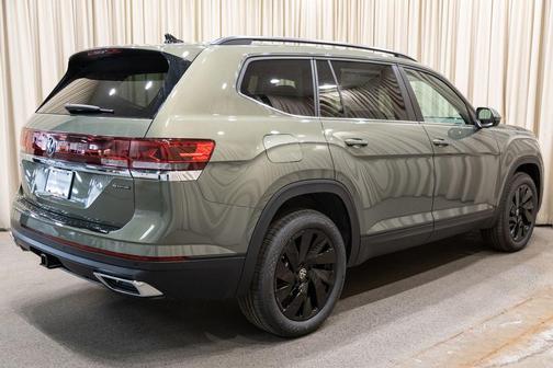 Avocado Green Pearl 2026 Volkswagen Atlas 2.0T SE w/Technology 4MOTION