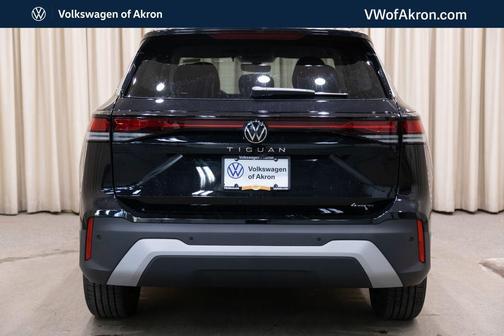 Deep Black Pearl 2026 Volkswagen Tiguan 2.0T S