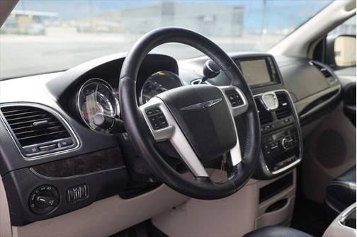 2015 Chrysler Town & Country Touring