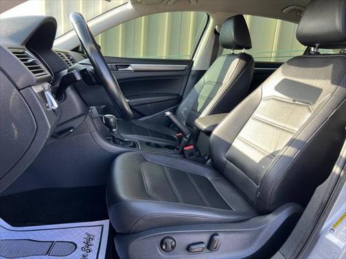 2017 Volkswagen Passat 1.8T R-Line w/Comfort