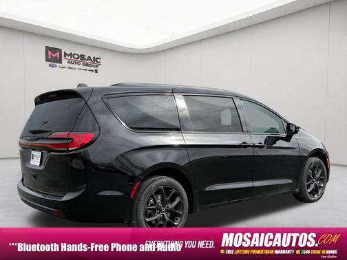 Diamond Black Crystal Pearlcoat 2026 Chrysler Pacifica L