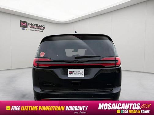 Diamond Black Crystal Pearlcoat 2026 Chrysler Pacifica L