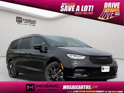 Diamond Black Crystal Pearlcoat 2026 Chrysler Pacifica L