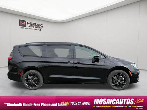 Diamond Black Crystal Pearlcoat 2026 Chrysler Pacifica L