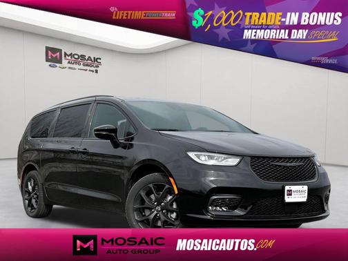 Diamond Black Crystal Pearlcoat 2026 Chrysler Pacifica L