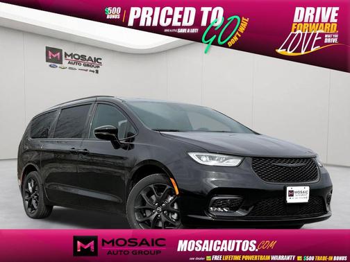 Diamond Black Crystal Pearlcoat 2026 Chrysler Pacifica L