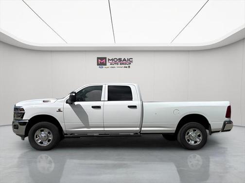 2025 RAM 3500 Tradesman Crew Cab 4x4 8' Box