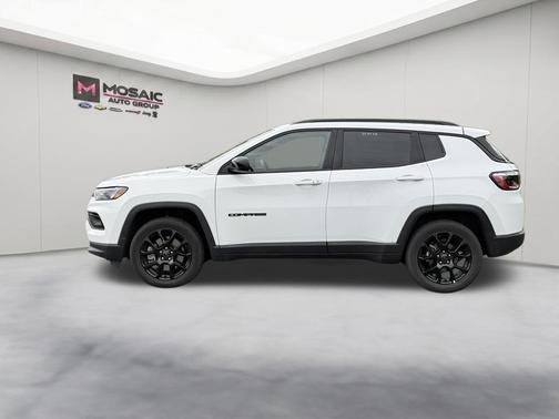 Bright White Clearcoat 2025 Jeep Compass Latitude