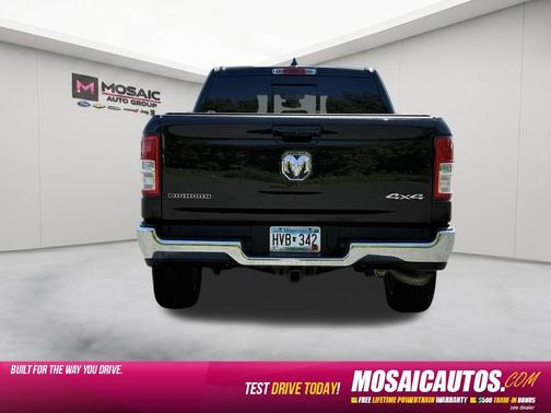 Diamond Black Crystal Pearlcoat 2022 RAM 1500 Big Horn/Lone Star