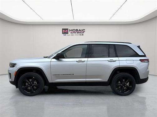 2025 Jeep Grand Cherokee Laredo