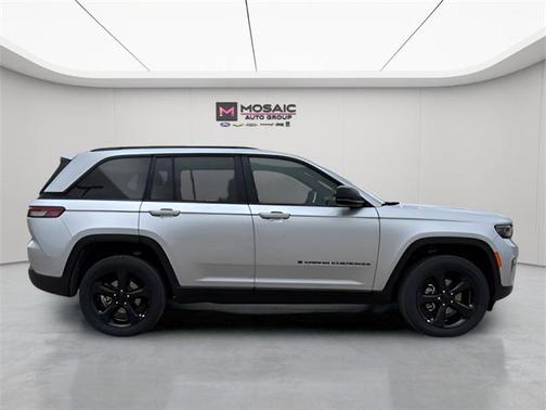 2025 Jeep Grand Cherokee Laredo