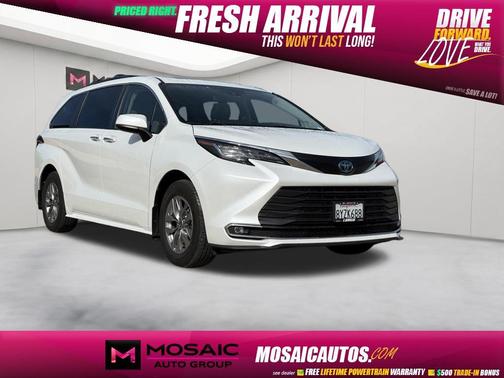 Wind Chill Pearl 2022 Toyota Sienna XLE