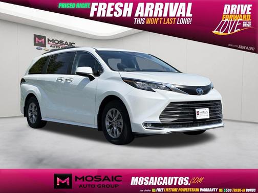 Wind Chill Pearl 2022 Toyota Sienna XLE