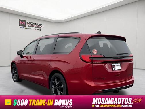 Red Hot Pearlcoat 2026 Chrysler Pacifica Limited