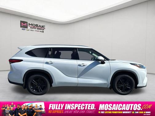 White 2022 Toyota Highlander Hybrid Platinum