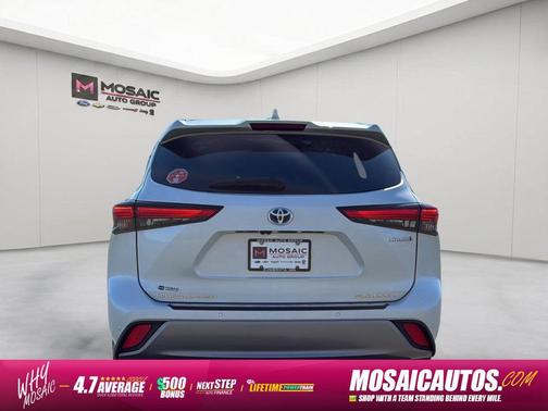 White 2022 Toyota Highlander Hybrid Platinum