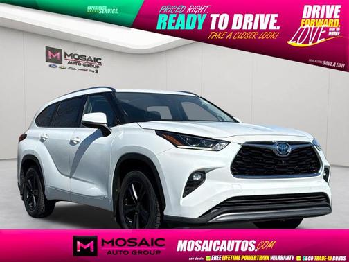 White 2022 Toyota Highlander Hybrid Platinum