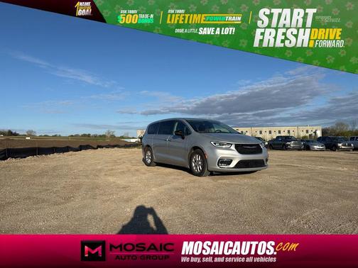 Silver Mist Clearcoat 2024 Chrysler Pacifica Touring L