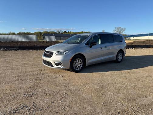Silver Mist Clearcoat 2024 Chrysler Pacifica Touring L