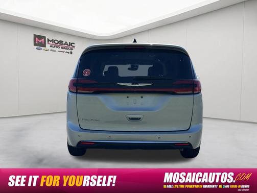 Silver Mist Clearcoat 2024 Chrysler Pacifica Touring L