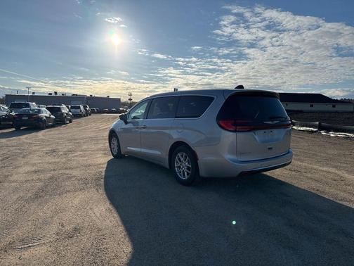 Silver Mist Clearcoat 2024 Chrysler Pacifica Touring L