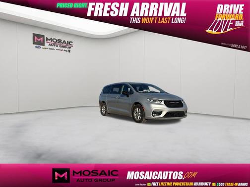 Silver Mist Clearcoat 2024 Chrysler Pacifica Touring L