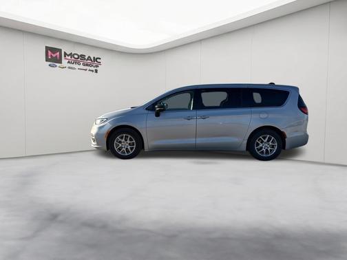 Silver Mist Clearcoat 2024 Chrysler Pacifica Touring L