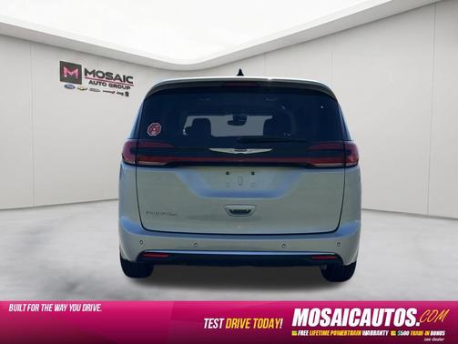 Silver Mist Clearcoat 2024 Chrysler Pacifica Touring L