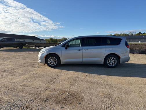 Silver Mist Clearcoat 2024 Chrysler Pacifica Touring L