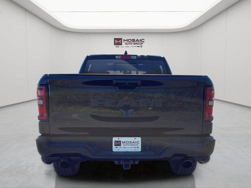 Diamond Black Crystal Pearlcoat 2026 RAM 1500 Big Horn/Lone Star