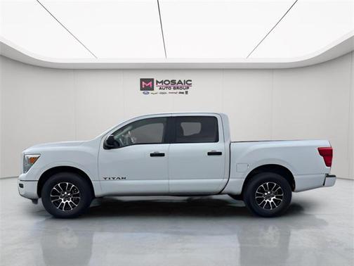 2023 Nissan Titan SV