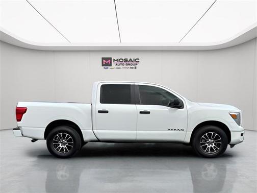 2023 Nissan Titan SV