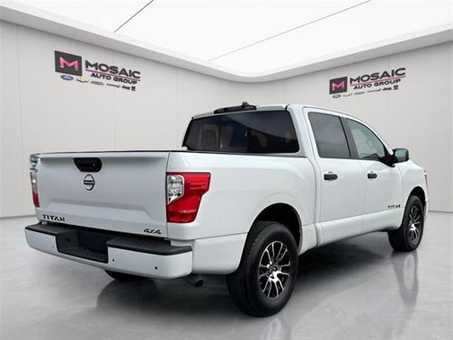 2023 Nissan Titan SV