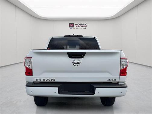 2023 Nissan Titan SV