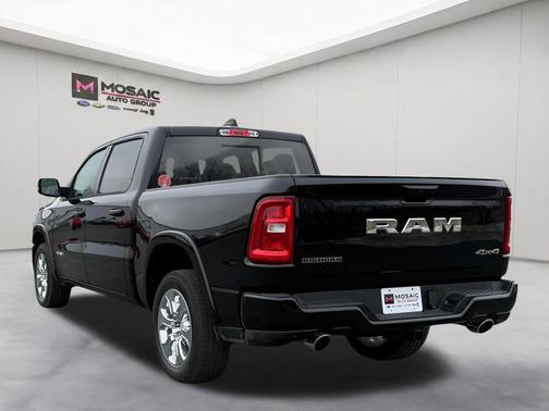Diamond Black Crystal Pearlcoat 2026 RAM 1500 Big Horn/Lone Star