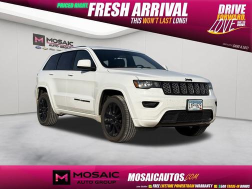 Bright White Clearcoat 2021 Jeep Grand Cherokee Laredo