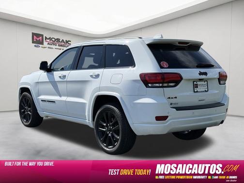 Bright White Clearcoat 2021 Jeep Grand Cherokee Laredo