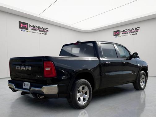 Diamond Black Crystal Pearlcoat 2026 RAM 1500 Big Horn/Lone Star