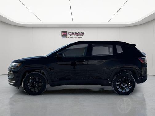 Diamond Black Crystal Pearlcoat 2026 Jeep Compass Latitude