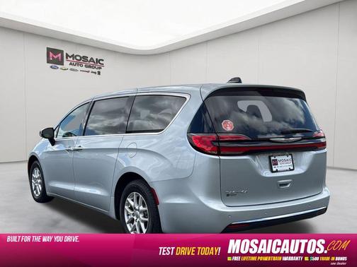 Silver Mist Clearcoat 2023 Chrysler Pacifica Touring L