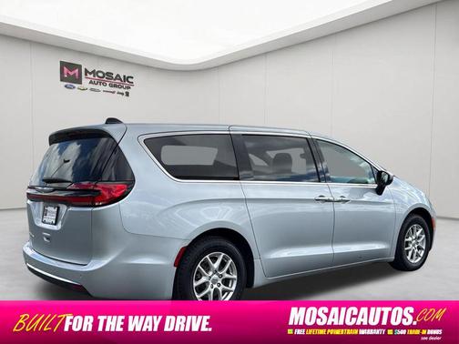 Silver Mist Clearcoat 2023 Chrysler Pacifica Touring L