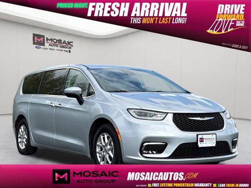 Silver Mist Clearcoat 2023 Chrysler Pacifica Touring L