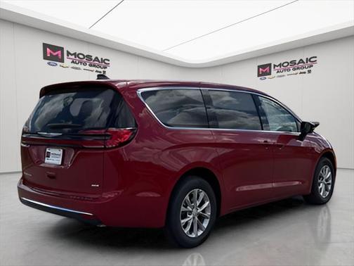 2025 Chrysler Pacifica L
