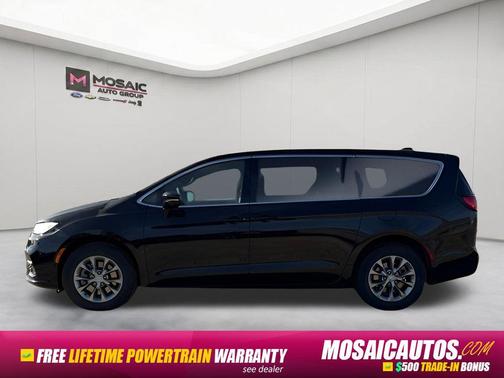 Diamond Black Crystal Pearlcoat 2026 Chrysler Pacifica L