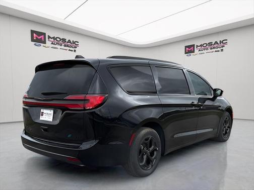 2025 Chrysler Pacifica Hybrid Premium S Appearance Pkg