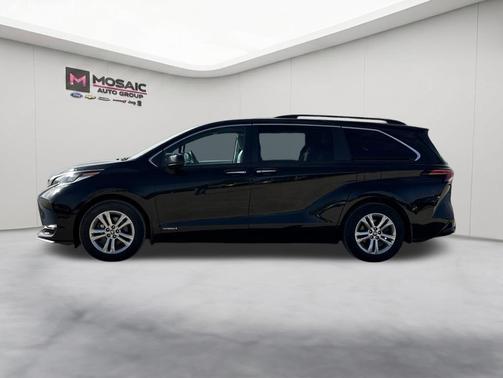 Midnight Black Metallic 2021 Toyota Sienna XSE 7 Passenger