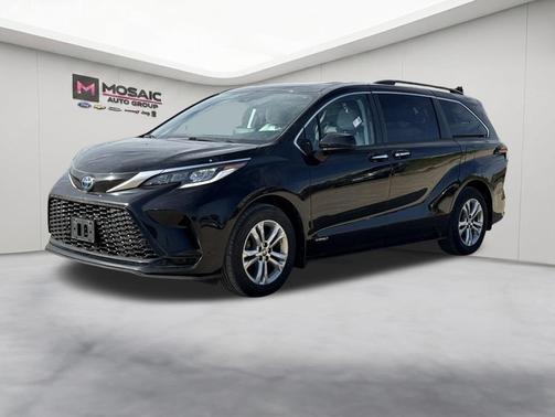 Midnight Black Metallic 2021 Toyota Sienna XSE 7 Passenger