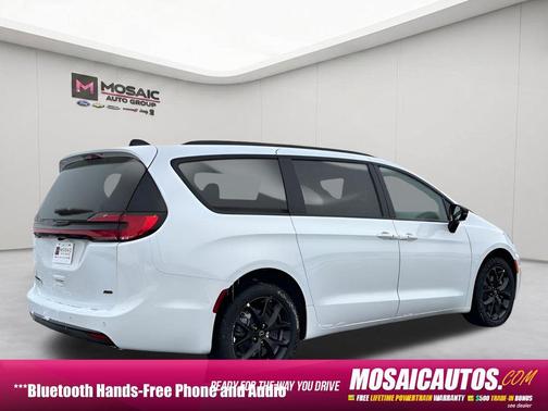 Bright White Clearcoat 2026 Chrysler Pacifica L